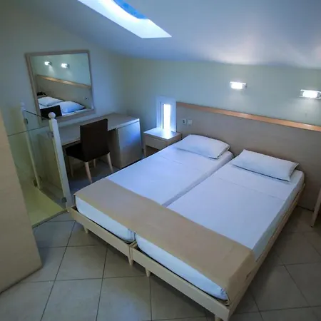 Makris Yialos Aparthotel *